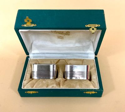 paire de salières et poivrières plaquées argent, présentées dans une boîte verte