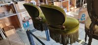 Chaise médaillon de style Louis XVI et deux sièges. (photo 3)