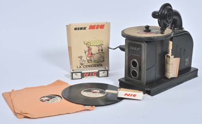 un tourne-disque à l'ancienne avec un disque vinyle et d'autres objets