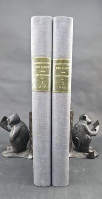 two bookends that are sitting on top of each other