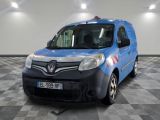 la photo d'une camionnette bleue garée dans un garage