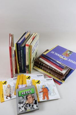 un grand nombre de livres posés sur une table