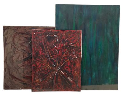 trois tableaux de couleurs et de formes différentes sur fond blanc