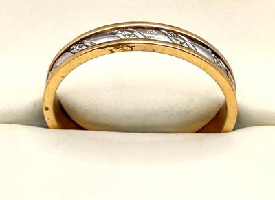 a close up of a wedding ring with a diamond in it