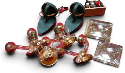 Lot de DESIGN vers 1940 comprenant quatre appliques à deux b…
