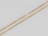 un collier en or 18 carats et une paire de boucles d'oreilles