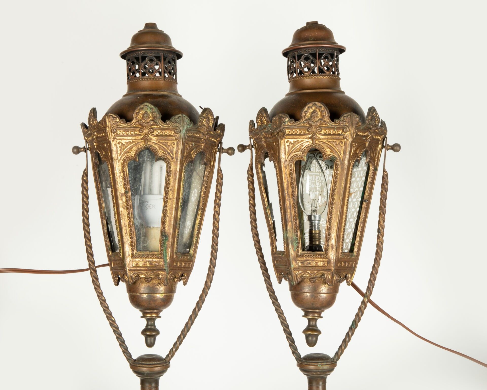 Paire de lanternes de procession hexagonales en laiton repou…