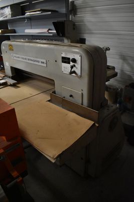 a machine that is sitting on a table in a room