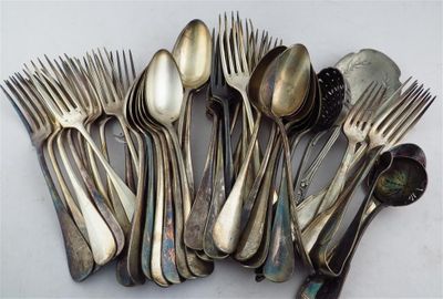 a lot of spoons and spoon spoons on the table