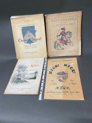 trois livres de littérature jeunesse sont posés sur une table