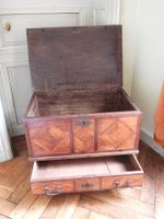 COFFRE rectangulaire en bois noirci et placage de satiné et … (photo 2)