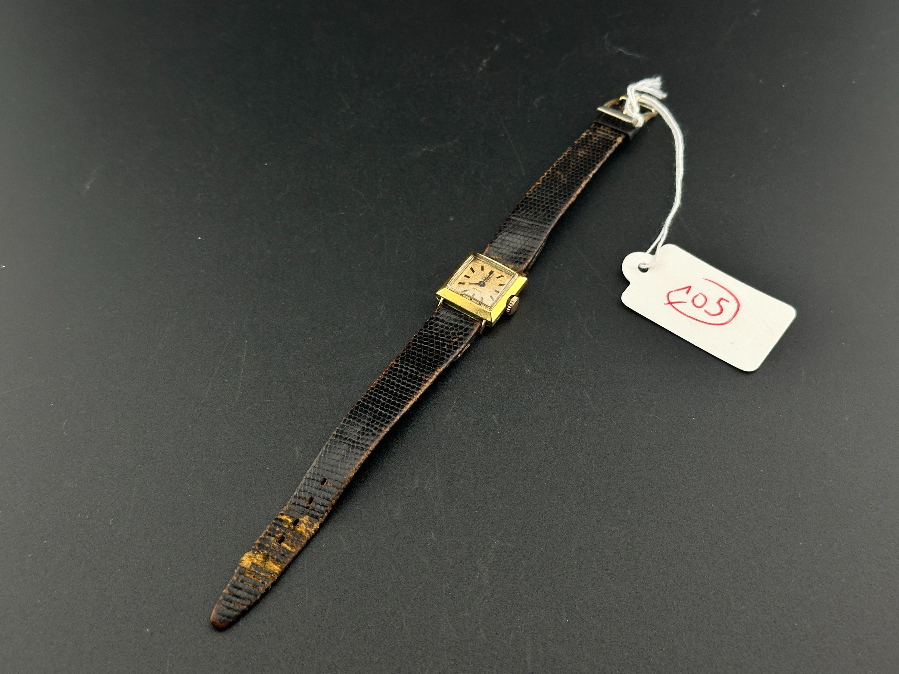 RB : montre de dame en métal doré, mouvement mécanique, cadr…