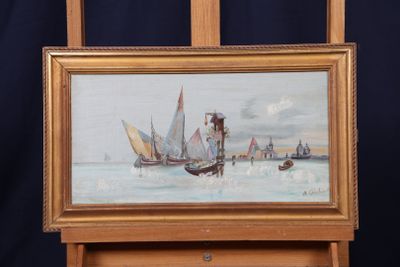 une peinture à l'huile représentant un voilier sur un plan d'eau, avec d'autres bateaux en arrière-plan