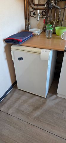 1 ENSEMBLE COMPRENANT : 

- 2 MICRO-ONDES, 2 REFRIGERATEUR TABLE 