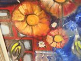 une peinture de fleurs dans un vase sur une table