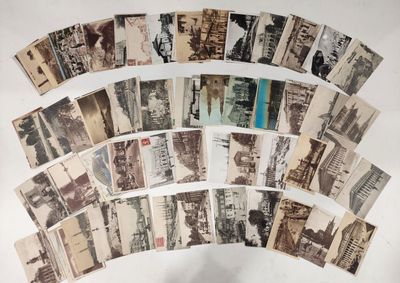 de nombreuses cartes postales anciennes sur un fond blanc