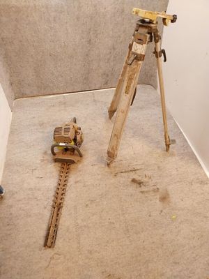 a picture of a tripod and a drill on the floor