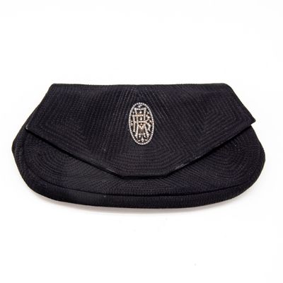 Vers 1925, Pochette du soir en failles de soie surpiquées, i…