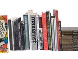 un grand nombre de livres empilés les uns sur les autres