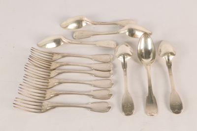 a lot of spoons and spoon spoons on the table