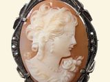a close up of a picture of a woman ' s face in a broochle