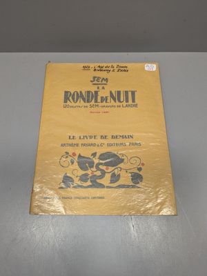 un vieux livre sur lequel figure l'image d'un chat et d'une souris