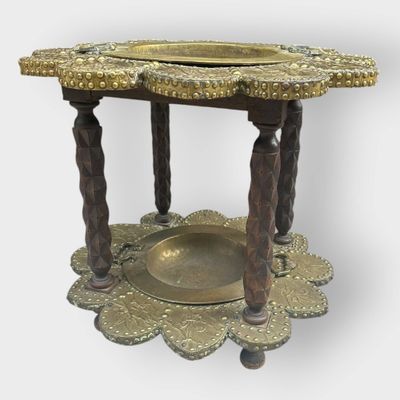 an image of a table with a bowl on top of it