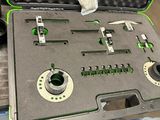 une mallette contenant tout un tas d'outils
