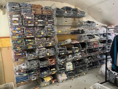 - 101 niveaux de stockage en fil acier gerblable (sans le co…