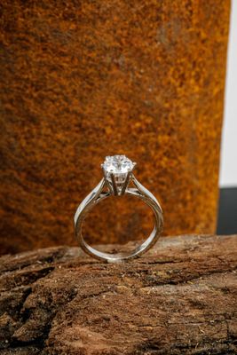 Bague en or gris 750 millièmes (Poinçon tête d'aigle) sertie…