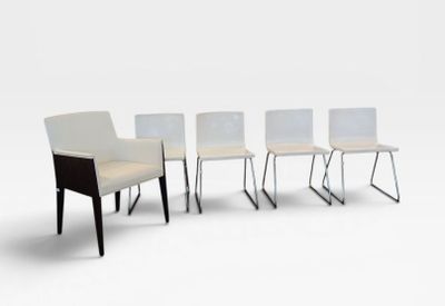 Fauteuil surpiqué moderne en bois et textile blanc
