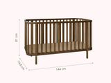 les dimensions d'un lit de bébé à cadre en bois