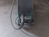 l'image d'une machine dans un garage