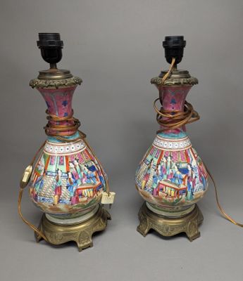 paire de vases chinois à cloisonné sur socles en bronze