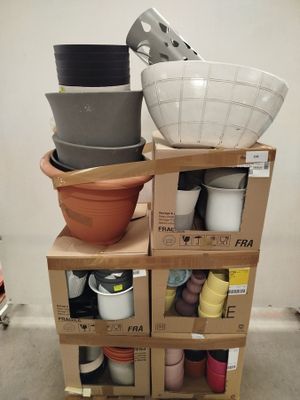 Lot de de 5 cartons de pots de fleurs et vases : différents …