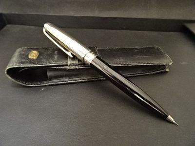 DUPONT, un porte-mine avec étui siglé - Photo 1