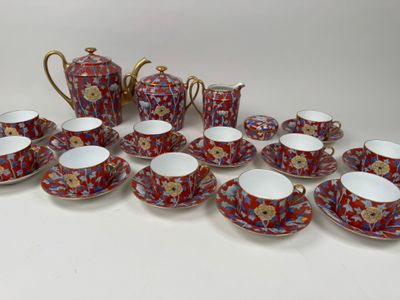 many cups and saucers that are sitting on a table