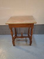Petite table en bois avec dessus en verre ouvrant par un tir… (photo 2)
