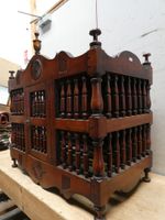 Panetière en noyer sculpté et tourné, à barreaux - Provence,… (photo 5)