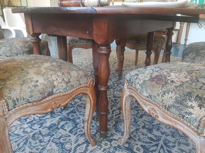 1 TABLE à battant en bois teinté - FRAIS A 20.