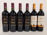 six bouteilles de vin sont alignées sur une table