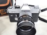 a camera that is sitting on a table next to a bag