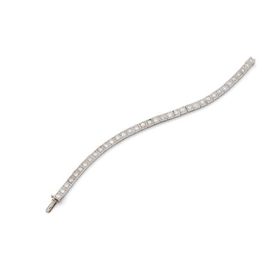 un bracelet Art déco en diamants, signé Cartier