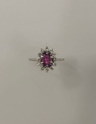 BAGUE fleur en or blanc 18K (750 millièmes) rhodié ornée d'u…