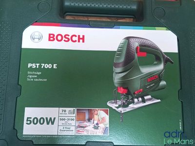 Scie sauteuse électrique Bosch PST700 E avec emballage d'origine