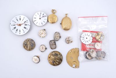de nombreux types d'horloges et de montres sur la table