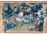 une image d'une tapisserie accrochée au mur d'une pièce