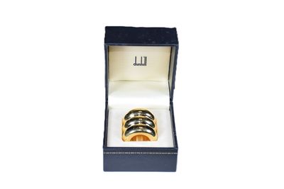 DUNHILL - BAGUE de cigare en métal doré. Signée. Boîte.
