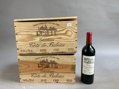 two bottles of wine are sitting next to each other on a table