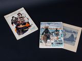 deux cartes posées sur une table